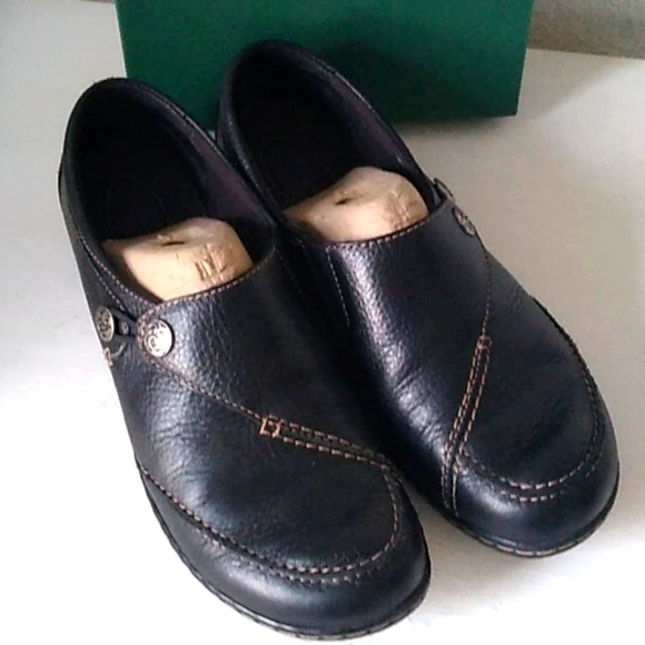 Clarks Shoes - Picture 7 of 8